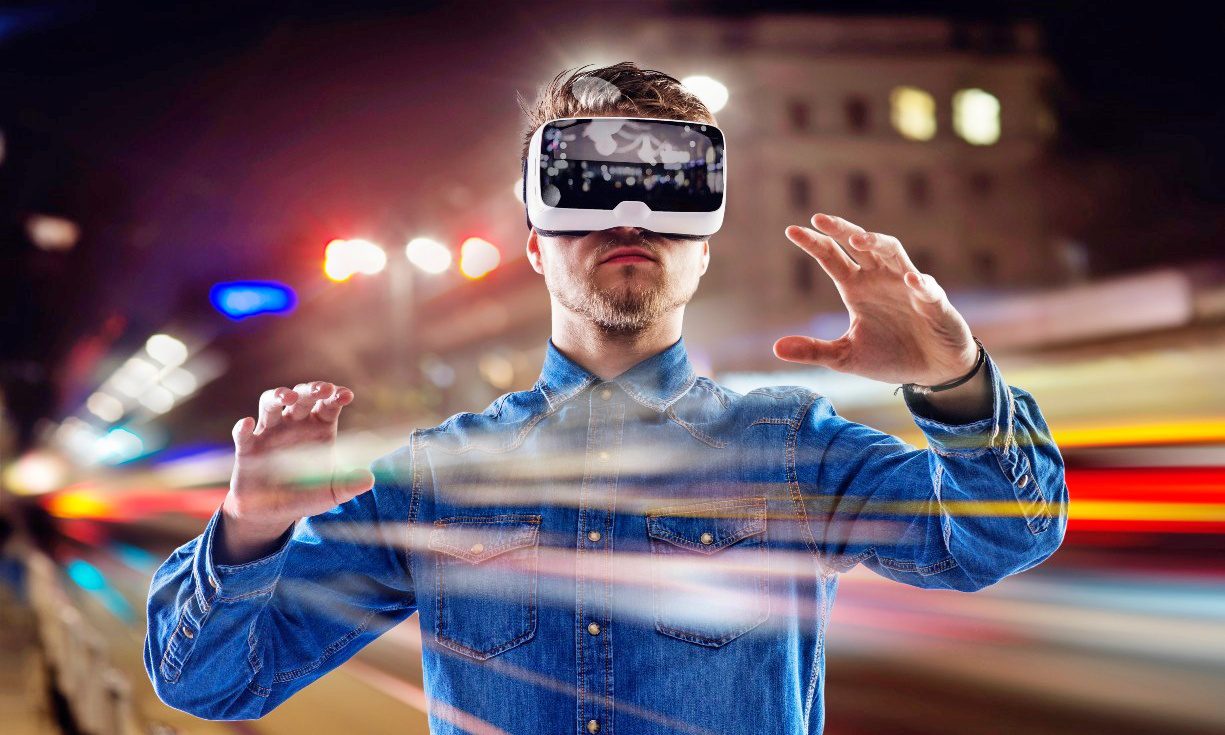 Dona Do Facebook LanÇa Óculos De Realidade Virtual Para Uso